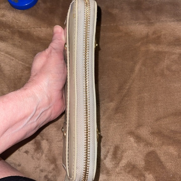 💥𝚅𝚃𝙶:Coach Cream Wallet Double Buckle Zip Around - Picture 7 of 10